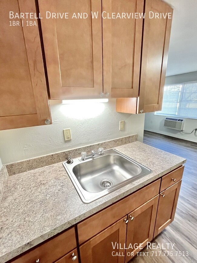 Building Photo - Newly-remodeled 1-Bed Convenient to I-83 &...