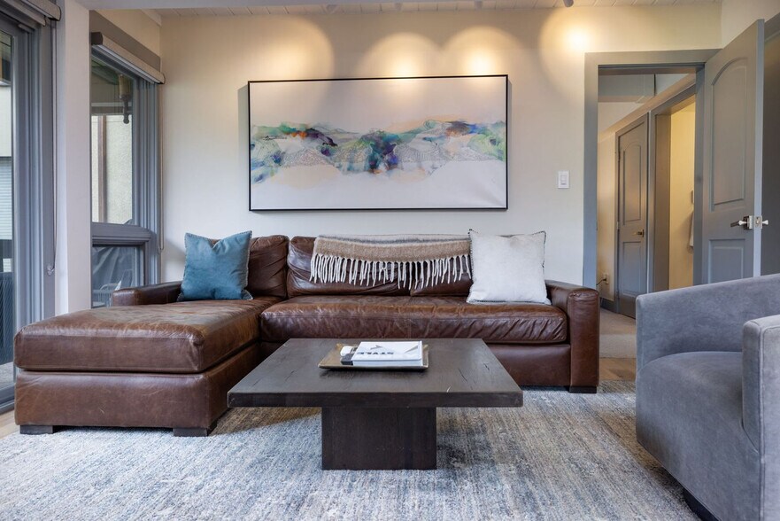 Building Photo - 70 Gallun Ln