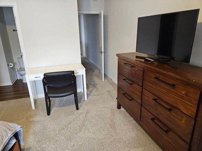 Building Photo - Furnished rental