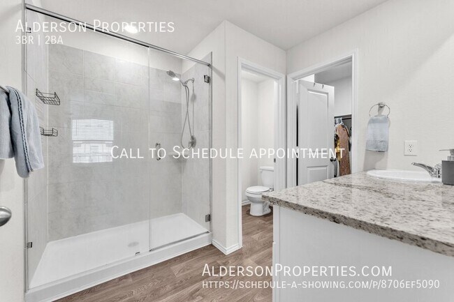 Building Photo - 4410 Lake Ritter St