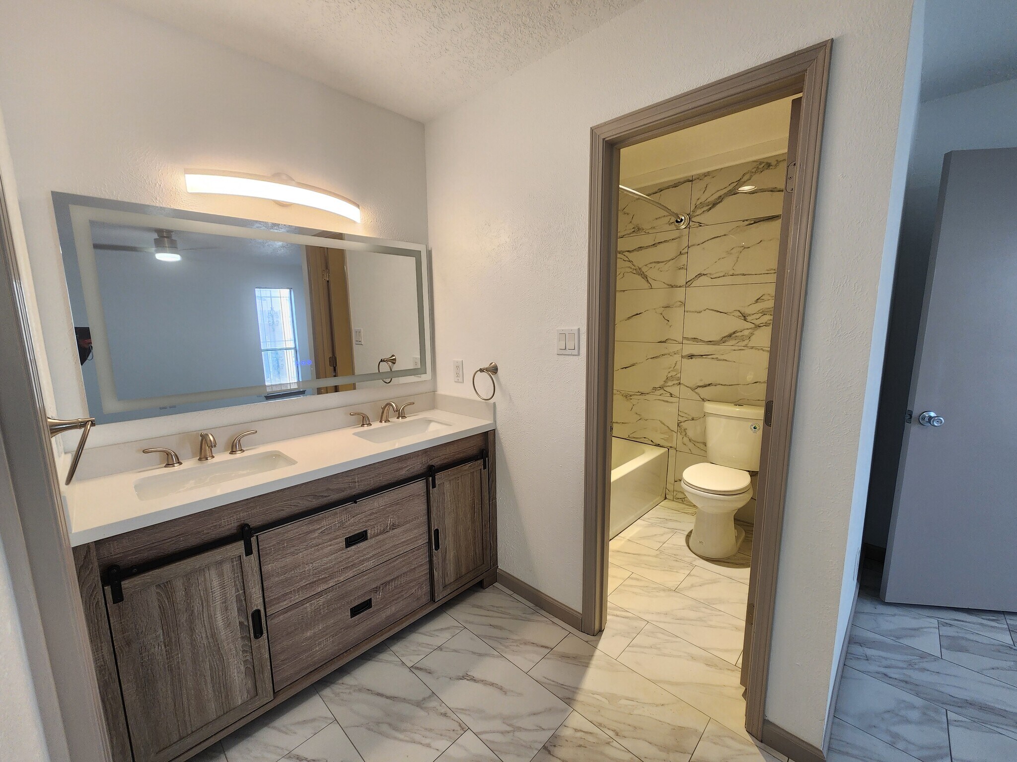 Building Photo - 112 Canyon View Ct NE