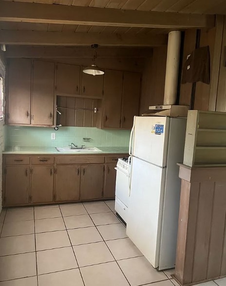 Building Photo - 2541 E Elm St