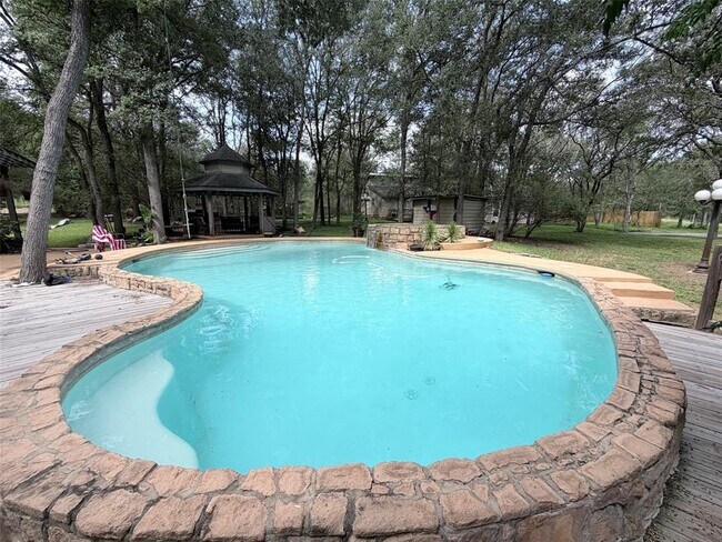 Building Photo - 236 Piney Ridge Dr
