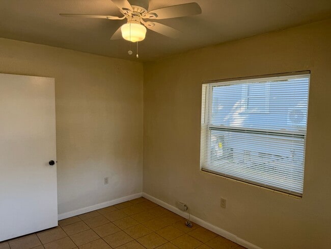 Building Photo - Amazing 2/1 so Close to the Ocean that you can see it from your Street!