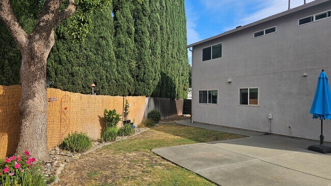 Building Photo - 196 Normandy Dr