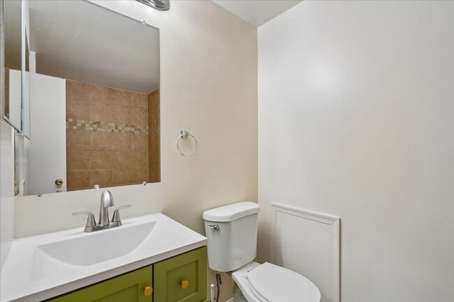 Building Photo - Immediate move-in at Goshen Village