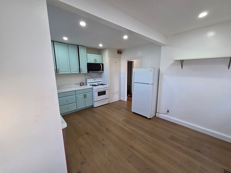 Building Photo - 3916 Quigley St