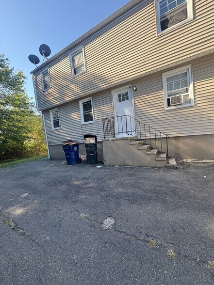 Building Photo - 6 Kilborn St
