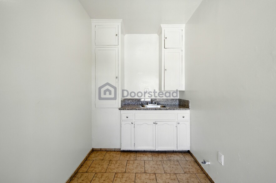 Building Photo - 3339 W 8th St