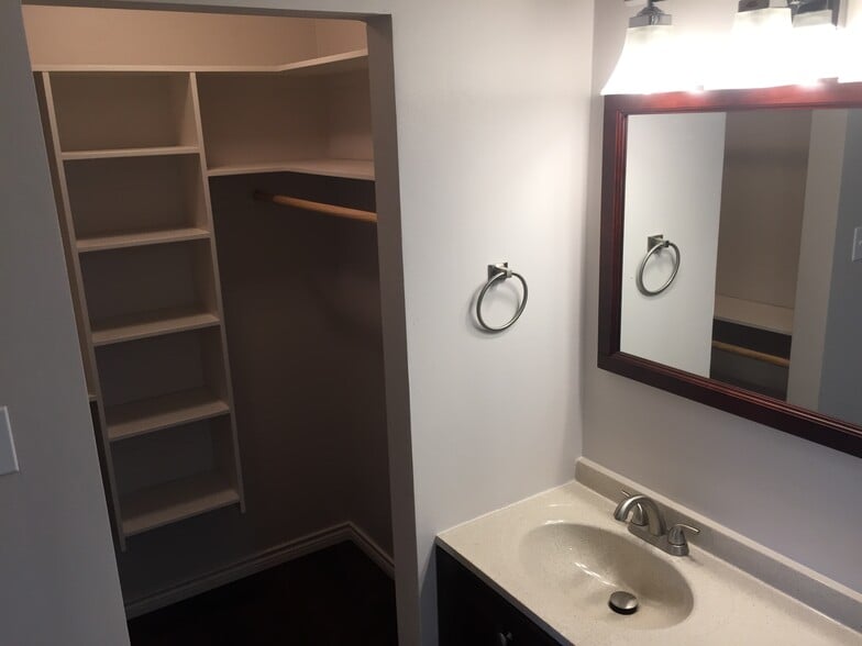 Master closet - 920 Lazy Creek Ln