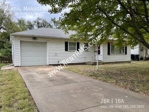 Building Photo - 2424 SW Duncan Dr