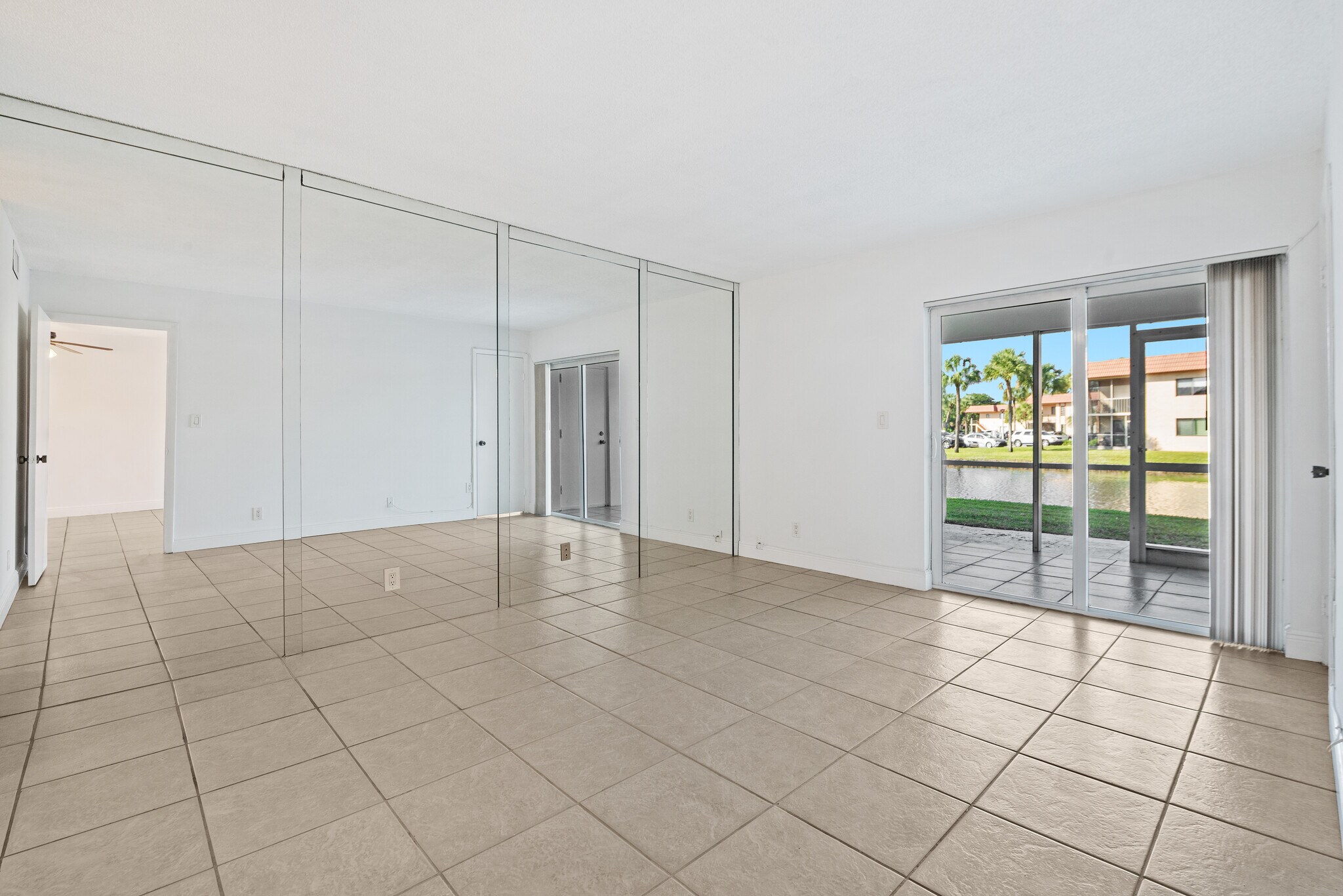 Building Photo - 140 Lakeview Dr