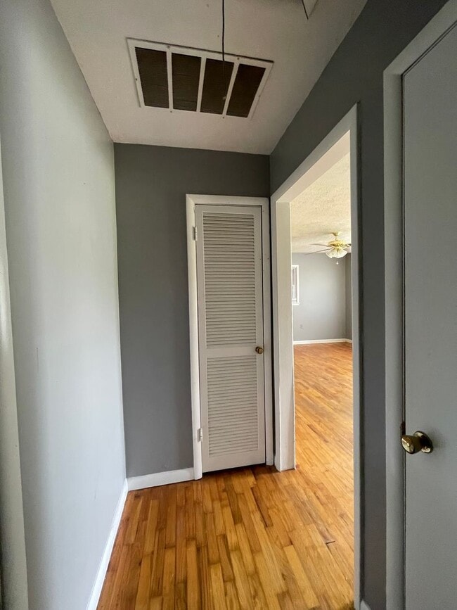 Building Photo - Cute 3/1 House in Calvert City Limits