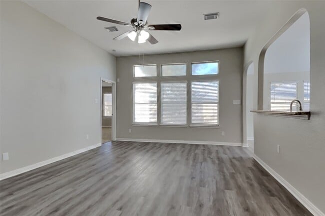 Building Photo - 21535 Sullivan Forest Dr