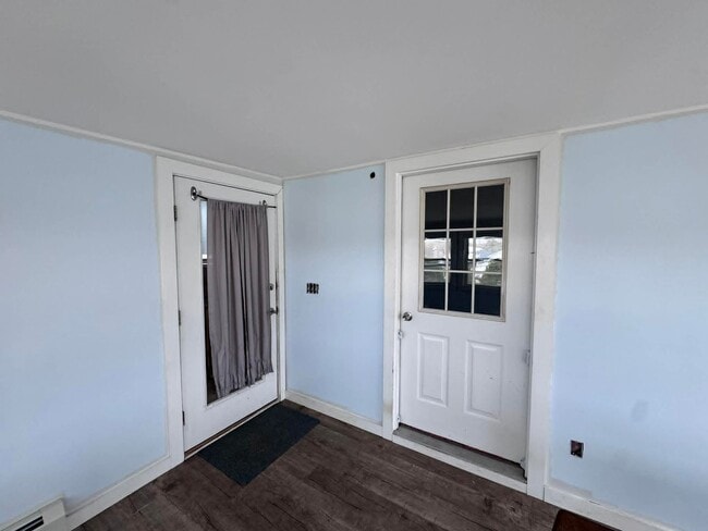 Building Photo - Apartment in Downtown Lisbon Falls