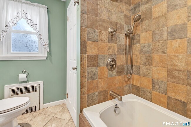 Building Photo - 150 Stiles St