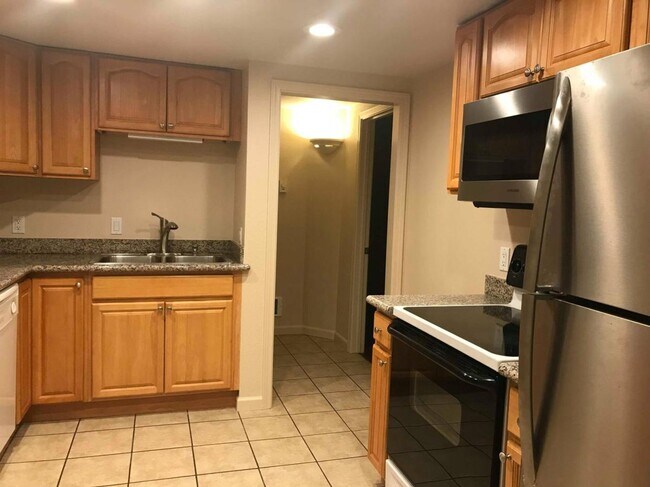 Building Photo - Quarter Deck Apartment