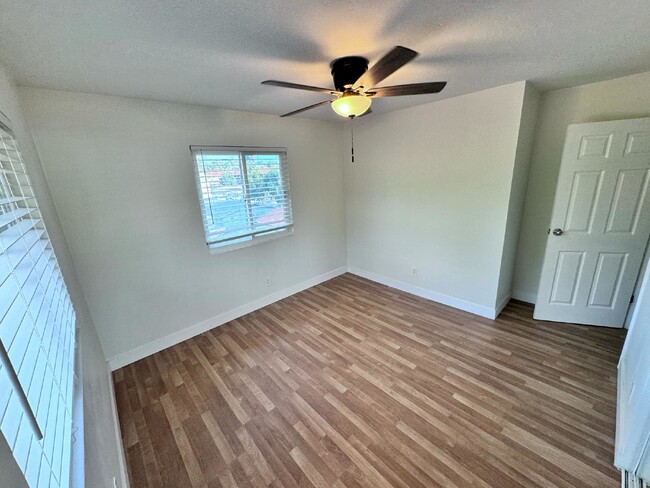 Building Photo - "Spacious 3-Bedroom Condo with 2 Full Bath...