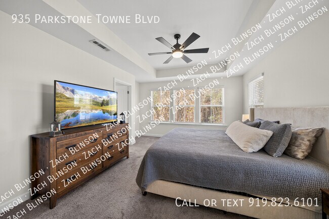 Building Photo - 935 Parkstone Towne Blvd