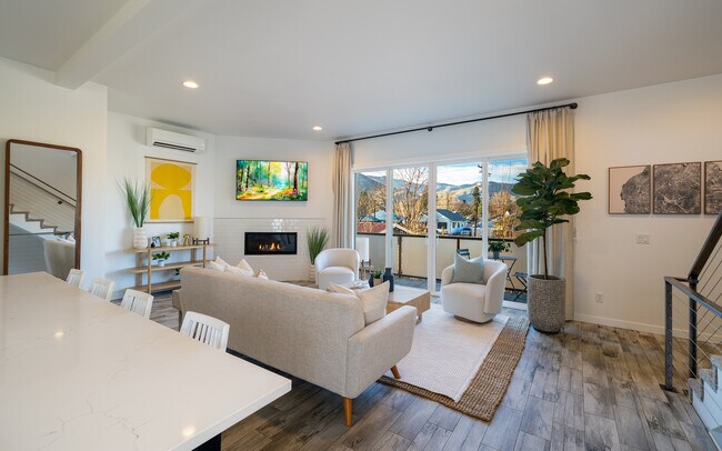 Building Photo - 823 Orondo Ave