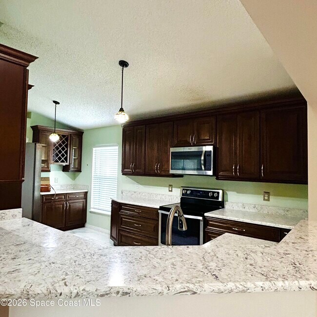 Building Photo - 3865 La Flor Dr