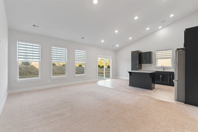Building Photo - Beautiful 4 Bedroom Home
