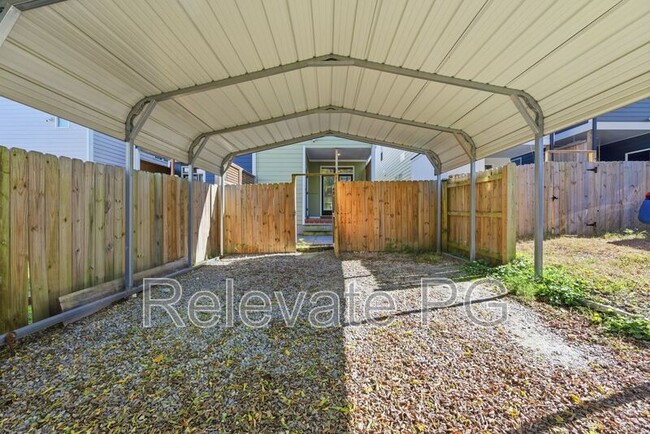 Building Photo - 1320 N 32nd St