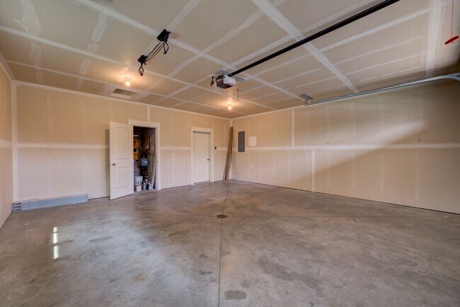 Building Photo - Very Clean Single-Family Home For Rent IN VALLEY WEST BOZEMAN