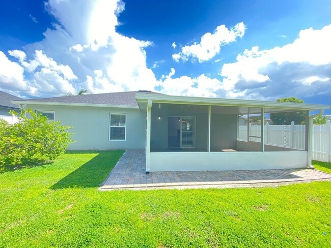 Building Photo - 15353 Perdido Dr