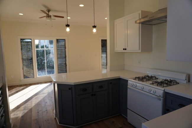 OPEN COUNTER TO LIVING SPACE - 5061 Packard St