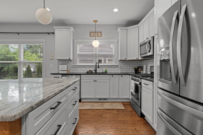 Building Photo - 718 N Alexander Ave