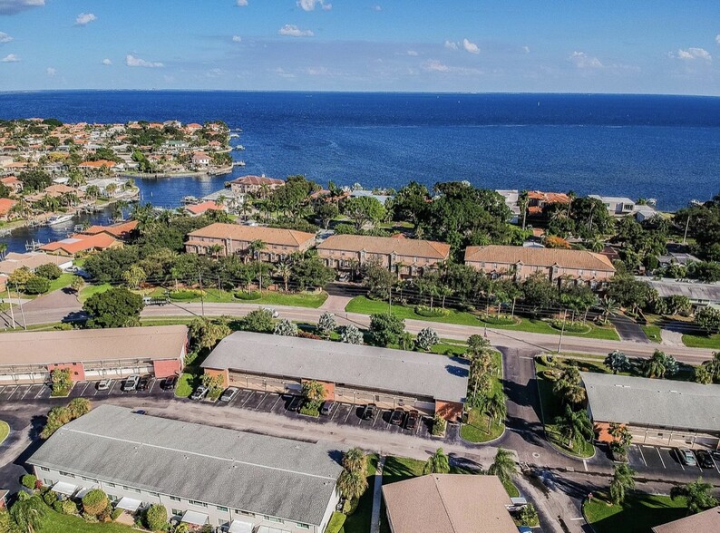 Arial view of Front of Condo - 4550 Overlook Dr NE