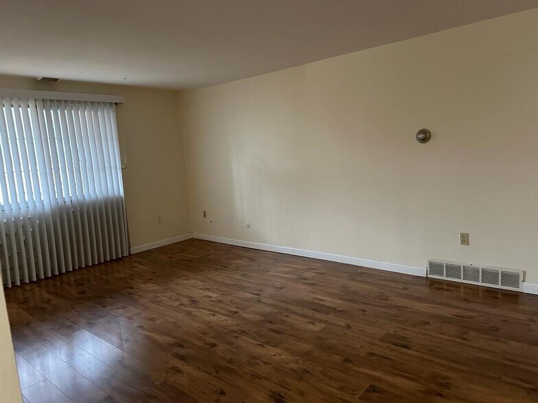Living room - 5 Louisburg Square, 7