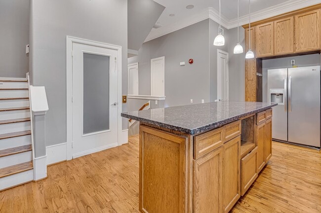 Building Photo - 1215 Rosedale St