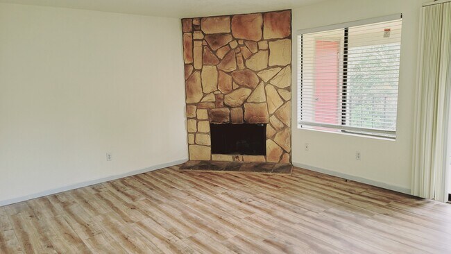 Living room and fireplace - 16245 NE 12th Ct