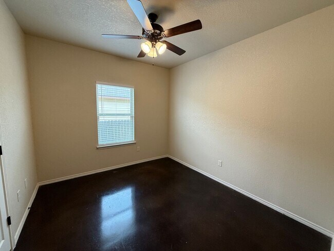 Building Photo - Modern Duplex in Prime Location