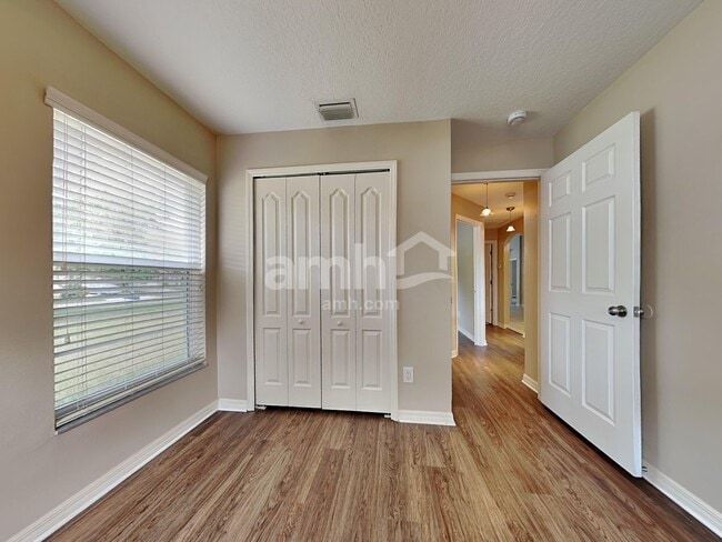 Building Photo - 9827 White Barn Way