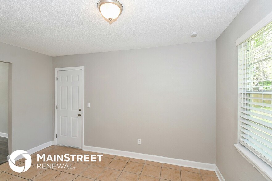 Building Photo - 1533 Raven Dr S