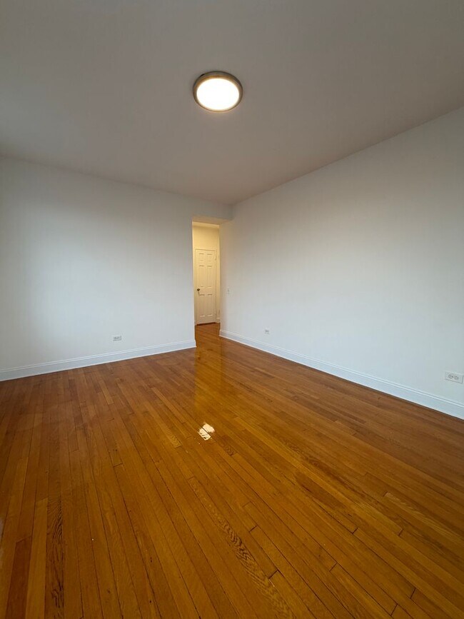 Building Photo - Beautiful 3 bed 3 bath Apartment designed by Lead Architect Steward Wagner and Alfred Fellheimer ...