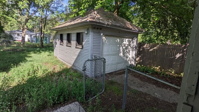 Building Photo - 1715 Ray St