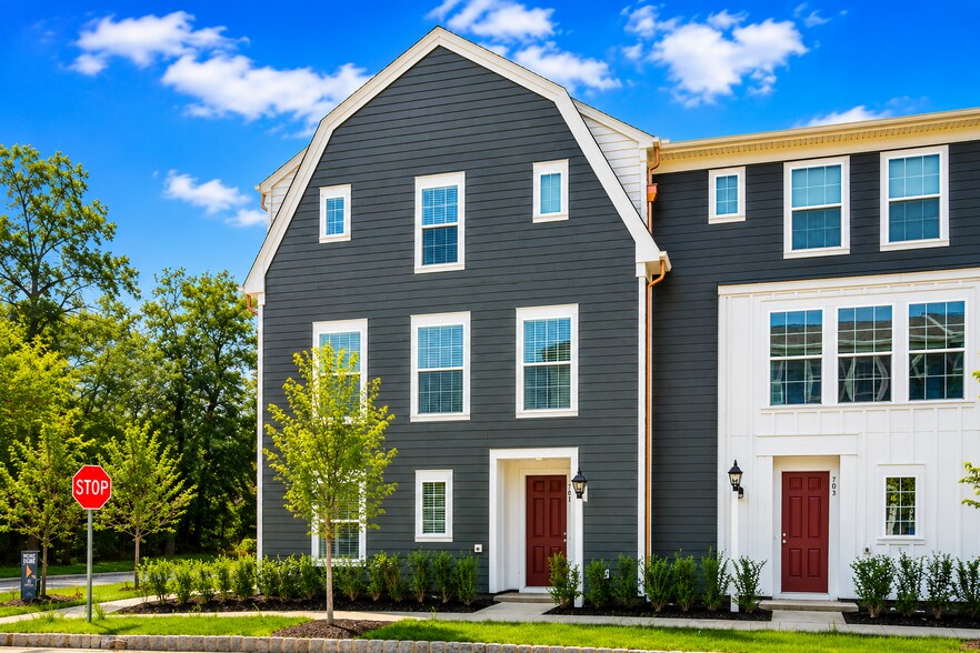 Building Photo - 701 Halcyon Ln