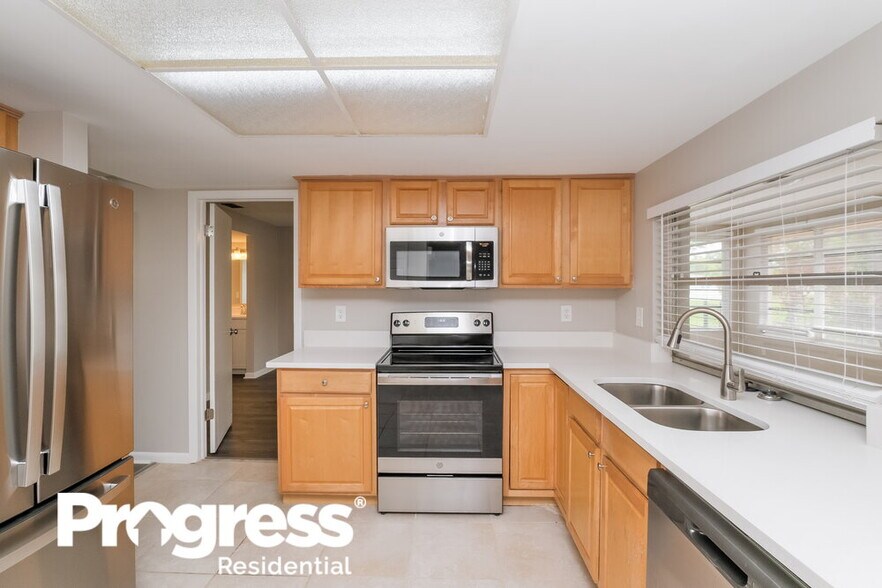 Building Photo - 7618 Summertree Ln