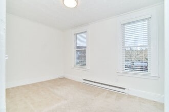 Building Photo - Beautiful 1 Bedroom Apartment in Kensington Townhouse!
