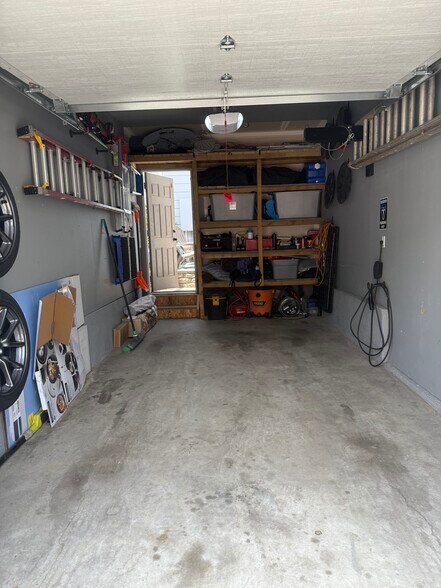 Detached single car garage - 5796 Biscay St