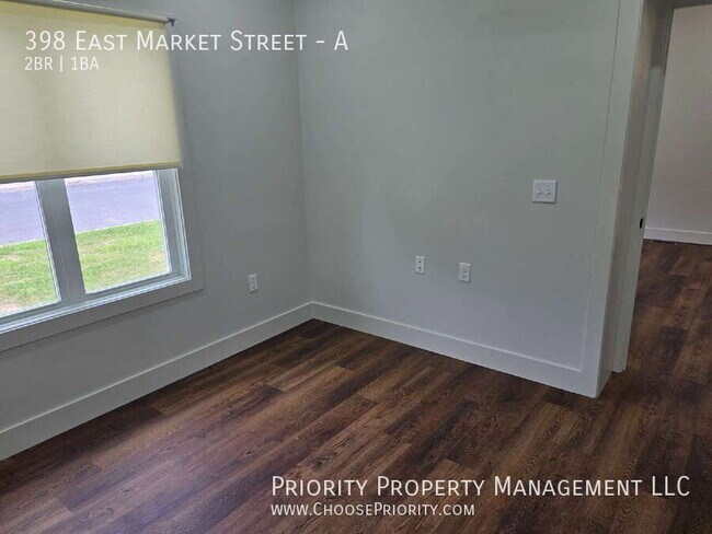 Building Photo - 398 E Market St