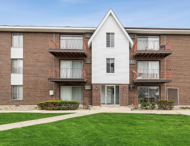 Building Photo - Come see our Second Floor Two Bedroom Apartment with updated flooring,