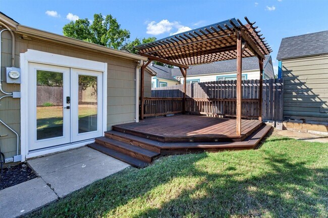 Building Photo - 3816 Collinwood Ave