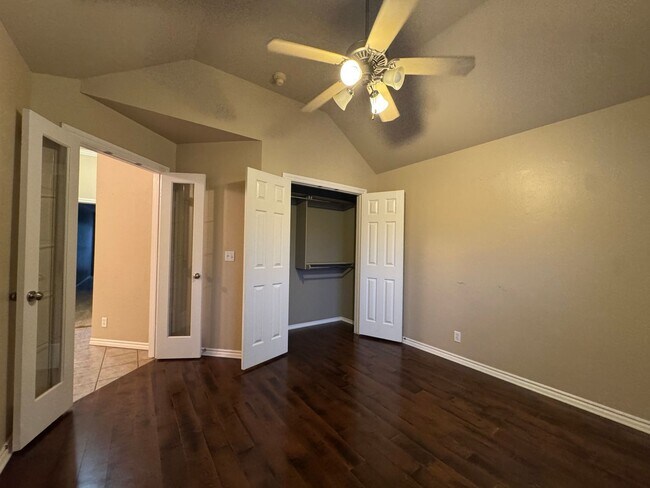 Building Photo - Spacious Home + North Edmond + 3 bedrooms + Study + Edmond Schools + Storm Shelter