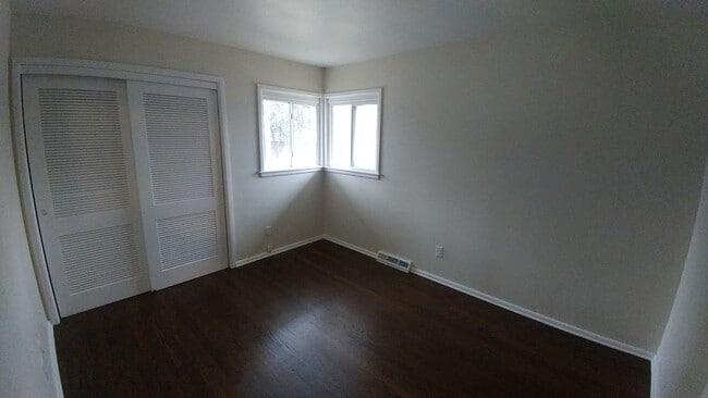 Building Photo - 3 Bedrooom Home Located in the Heart of We...