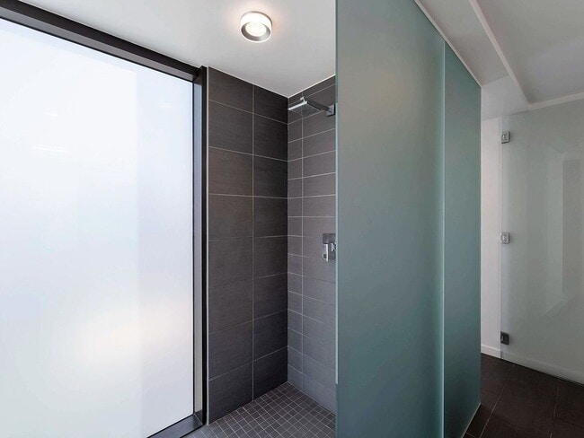 Building Photo - "Spacious 2-Bed, 2-Bath Gem in the Heart of Phoenix - 1188 Sq Ft of Modern Living!"